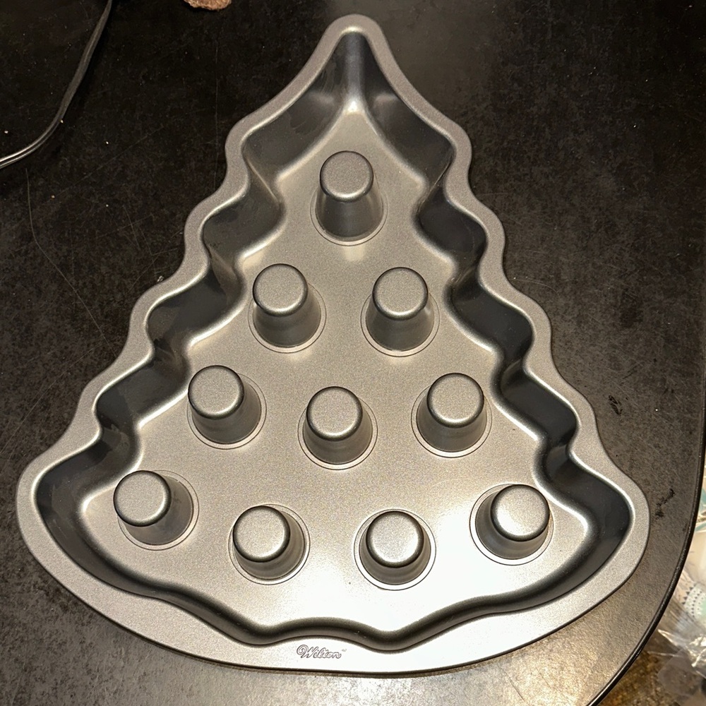 Wilton Metallic Tree-Shaped Cake Pan